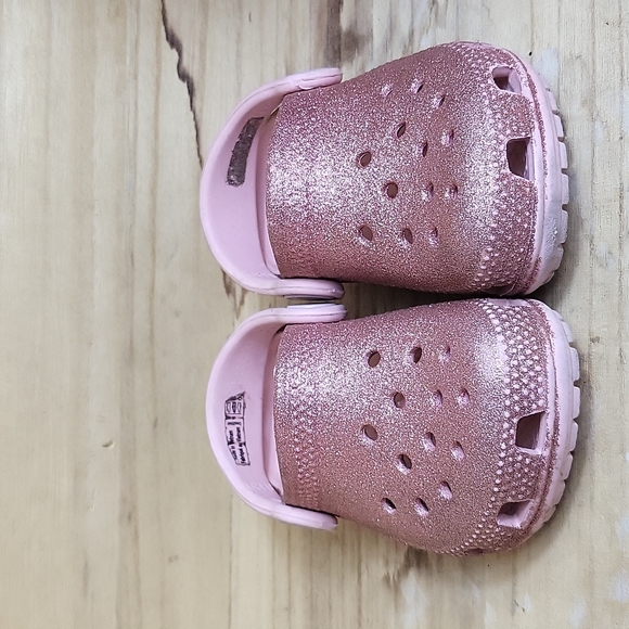 Crocs Kids Classic Glitter Clog Pink Color - Picture 5 of 11